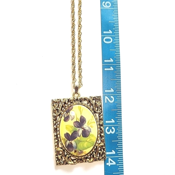 1960s VIOLETS MILK GLASS PENDANT NECKLACE - Picture 4 of 8